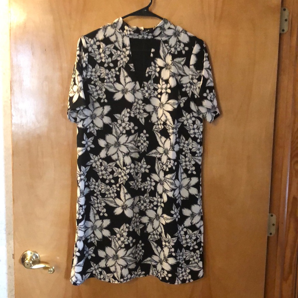 Black and White Floral Dress NWOT